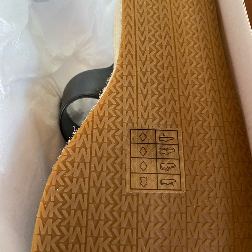 Michael Kors Sidney mid wedge NWT BLACK size 9 - Picture 4 of 5